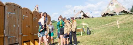 Kompotois – La solution sanitaire durable pour les camps de jeunes
