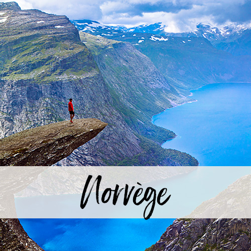 Une personne se tient sur un promontoire rocheux et regarde vers un fjord norvégien en contrebas.