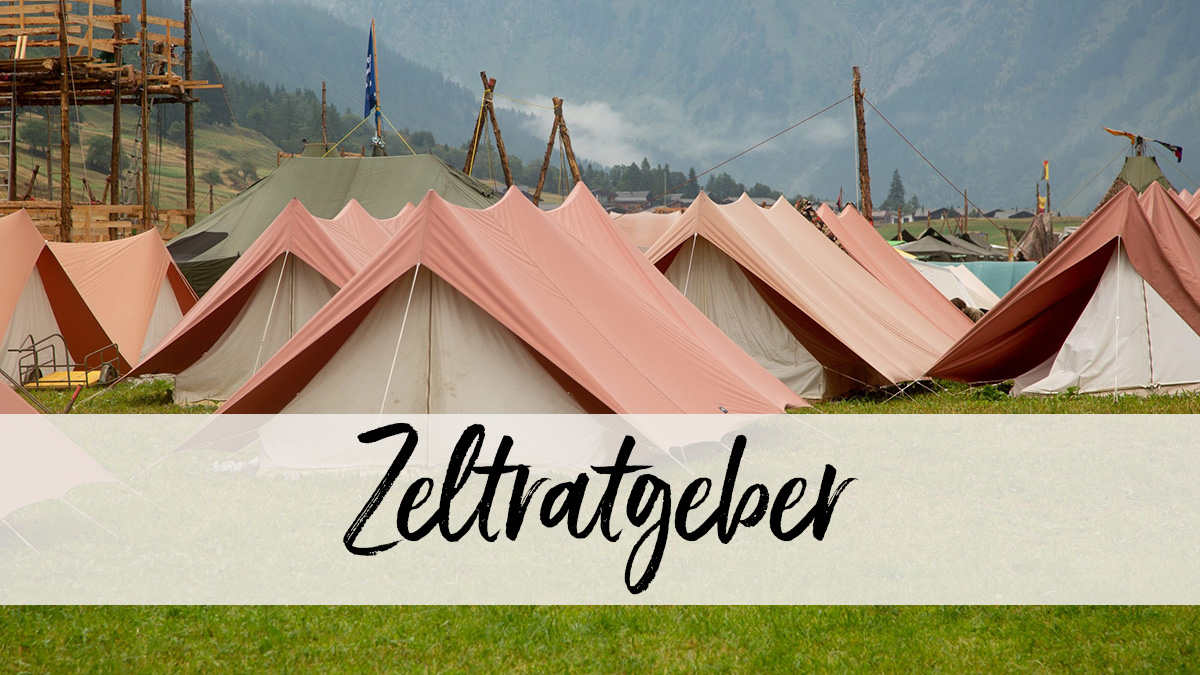 Aufnahme eines Zeltlagers mit gleich aussehenden Zelten. 